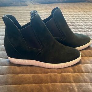 Sorel Out N About Slip On Wedge Shoe, black, size 9.5